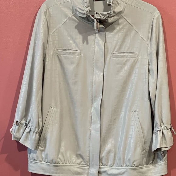 Chicos Zenergy Zip Jacket Pretty shadeGray Metallic animal print￼ Sz 2 Gorgeous - Picture 2 of 10